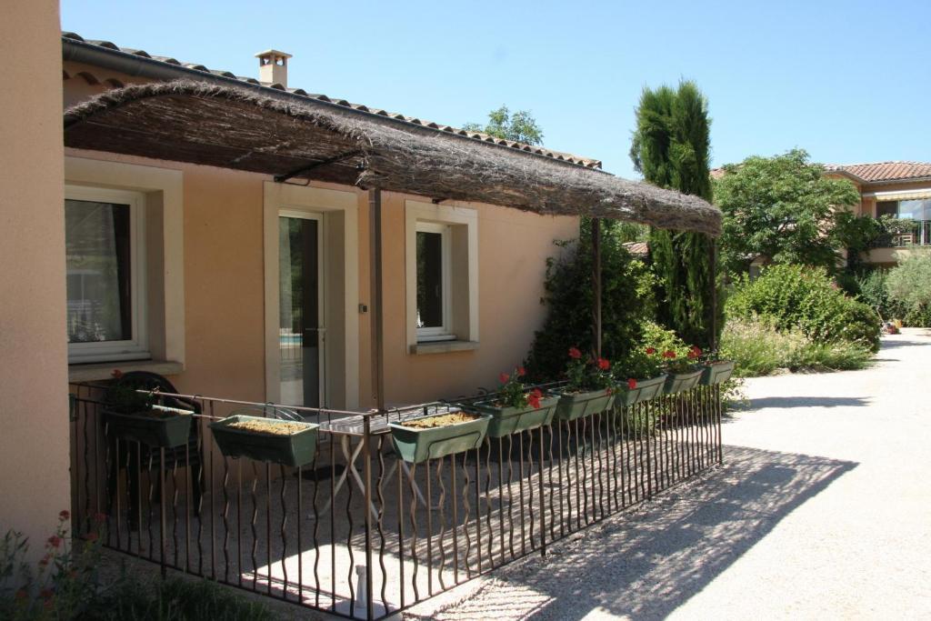 Résidence Les Peupliers Loriol-du-Comtat Exterior foto